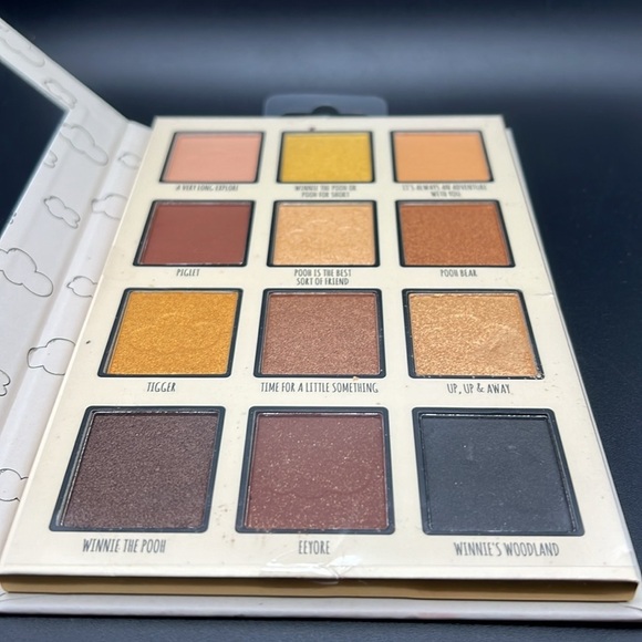 Disney Winnie the Pooh Balloon Eyeshadow Palette - Picture 2 of 5